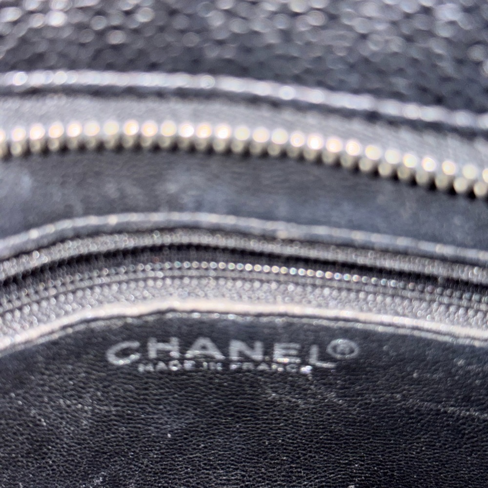 Vintage Chanel Medallion bag - Picture 3 of 6